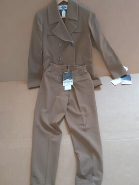 Thalian Women's Tailored Brown Two-Piece Suit Pants